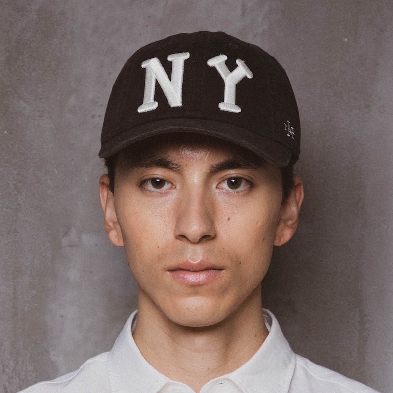 AMERICAN NEEDLE キャップ NEW YORK BLACK YANKEES CAP ブラック 着用画像