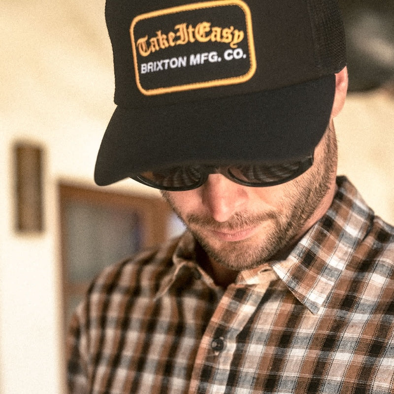 BRIXTON キャップ TAKE IT EASY C NP MP TRUCKER HAT ブラック 着用画像 2