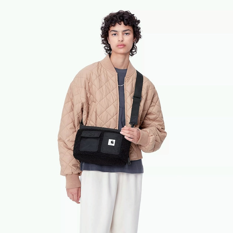 Carhartt WIP ショルダーバッグ ORLA STRAP BAG ブラック 着用画像 正面