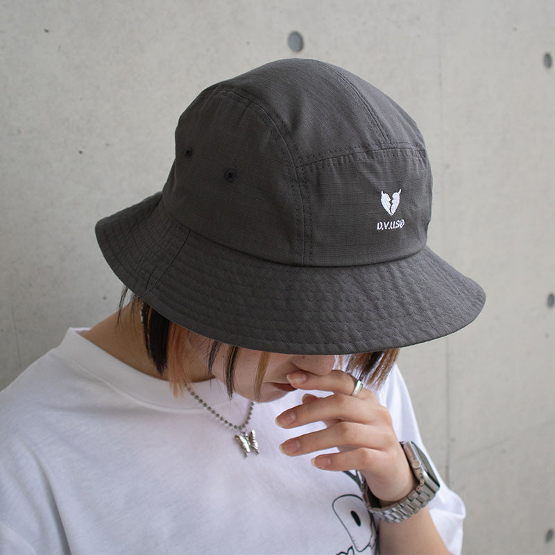 Deviluse　ハット　"HEARTACHES BUCKET HAT"　(Charcoal)