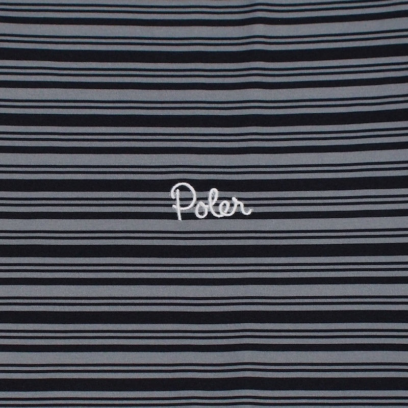 POLeR Tシャツ 90's STRIPE QUICK DRY TEE チャコール 商品画像 ロゴ刺繍