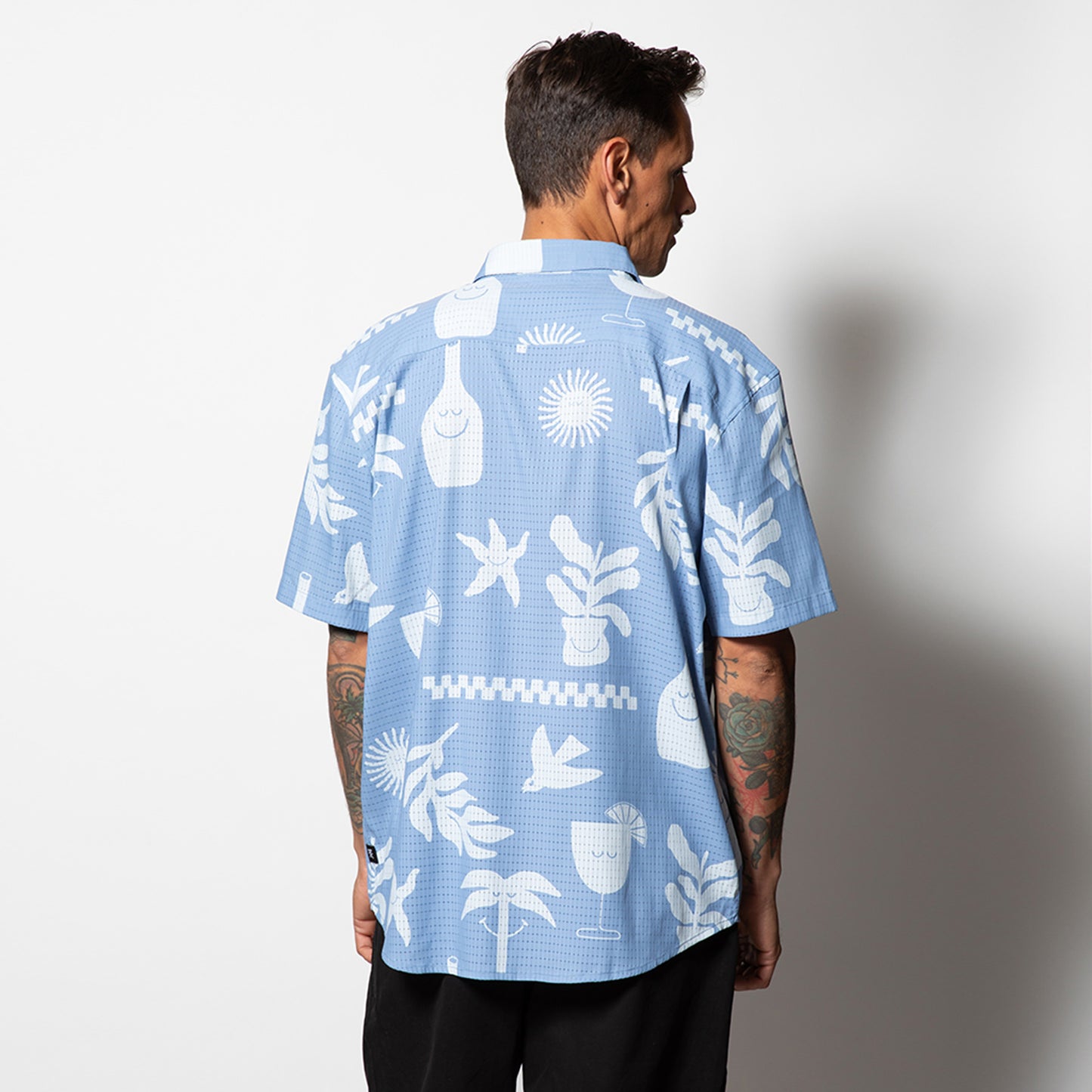 ★20%OFF★ ROARK REVIVAL S/Sシャツ "BLESS UP GROTTO S/S WOVEN - COMFORT FIT" (Cascata)