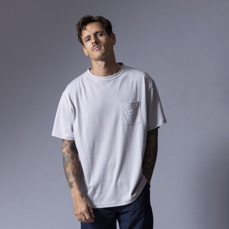 ROARK Tシャツ LABEL POCKET DriRelease TEE グレー 着用画像 正面 2
