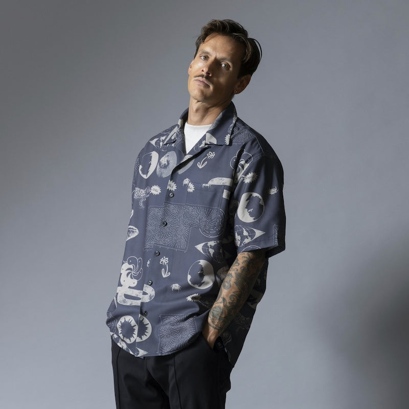 ROARK S/Sシャツ W.B.N GONZO S/S チャコール 着用画像 斜め