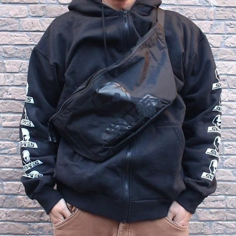 SKULL SKATES ナイロンショルダーバッグ ブラック/ ブラック 着用