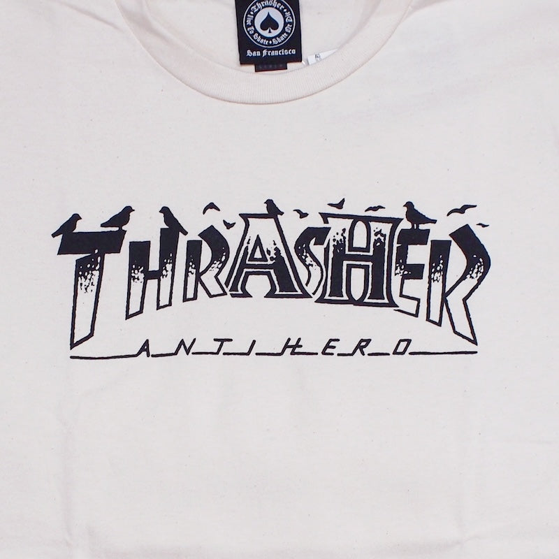 THRASHER x ANTI HERO Tシャツ "PIGEON MAG TEE" (Natural)