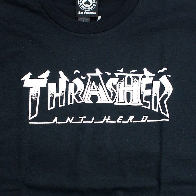 THRASHER x ANTI HERO Tシャツ "PIGEON MAG TEE" (Black)
