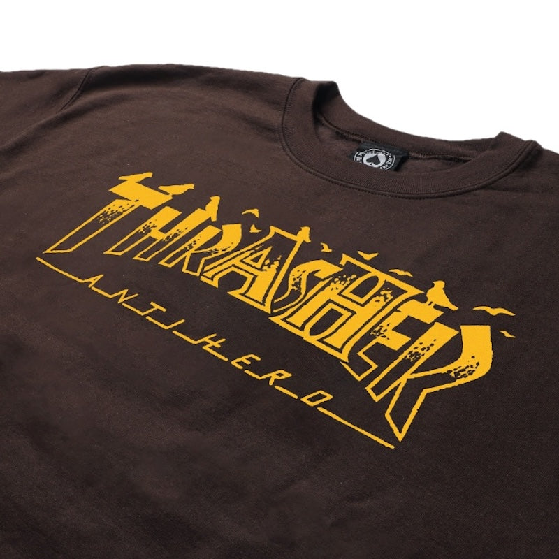 THRASHER x ANTI HERO クルースウェット "PIGEON MAG CREW SWEAT" (Dark Chocolate)