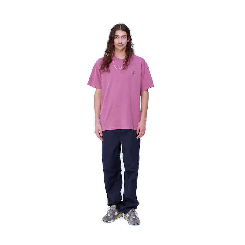 Carhartt WIP Tシャツ S/S NELSON T-SHIRT マゼンタ 着用画像 正面 全身