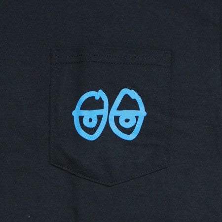 KROOKED Tシャツ "EYES POCKET TEE" (Black / Blue)