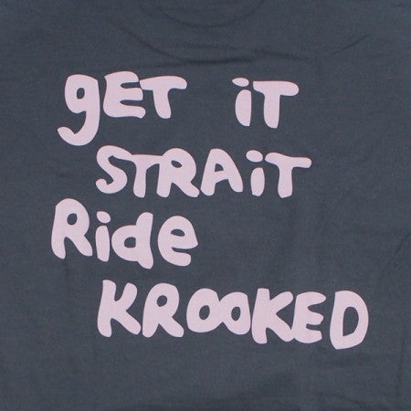 KROOKED　Tシャツ　"STRAIT EYES TEE"　(Charcoal / Pink)
