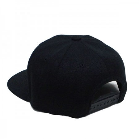 DOGTOWN　キャップ　"CROSS LOGO FLAT CAP"　(Black/White)