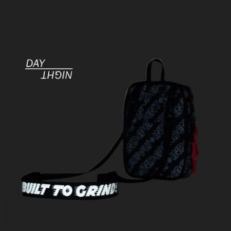 INDEPENDENT × HERSCHEL ミニショルダーバッグ "FORM LARGE CROSSBODY BAG" (Unified Black)