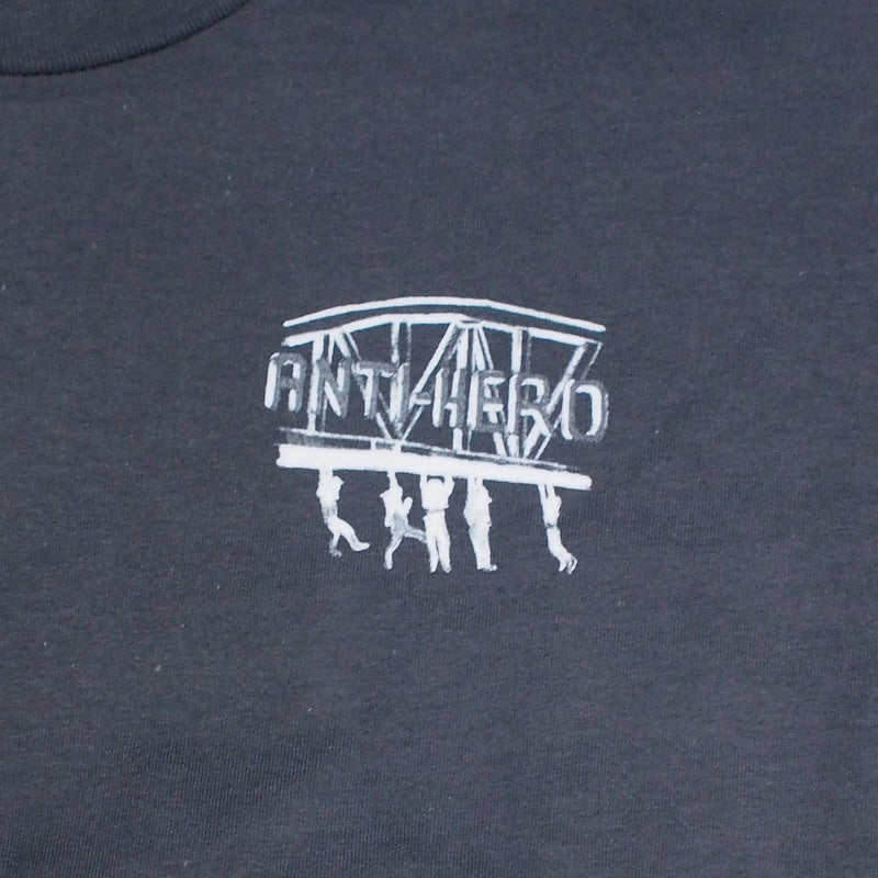 ANTI HERO Tシャツ STILL BELIEV TEE チャコール 商品画像 フロントプリント