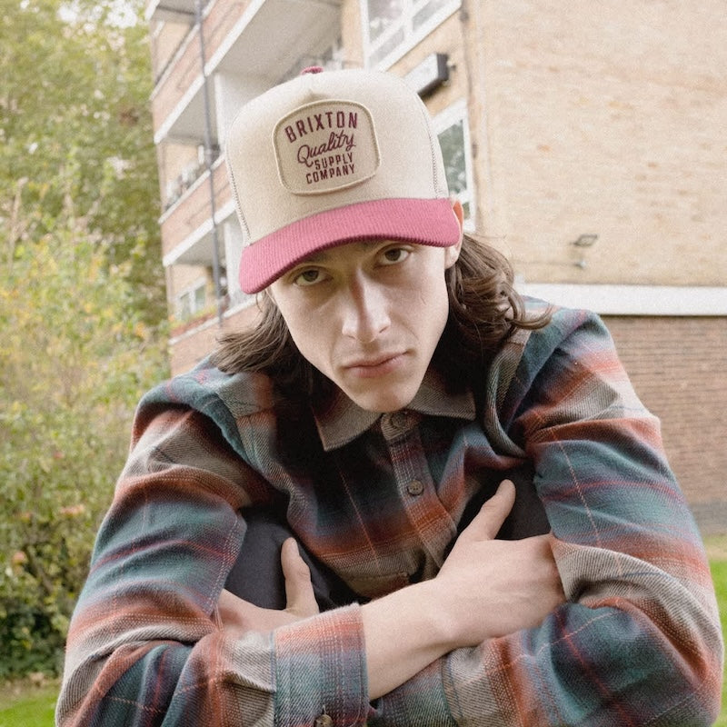 BRIXTON メッシュキャップ HUBAL C NP MP TRUCKER HAT オートミール 着用画像 1