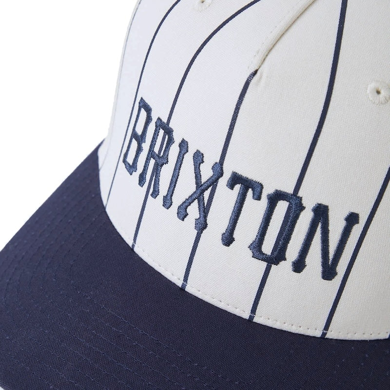 BRIXTON キャップ HOMERUN SNAPBACK CAP ホワイト/ネイビー 商品画像 クローズアップ