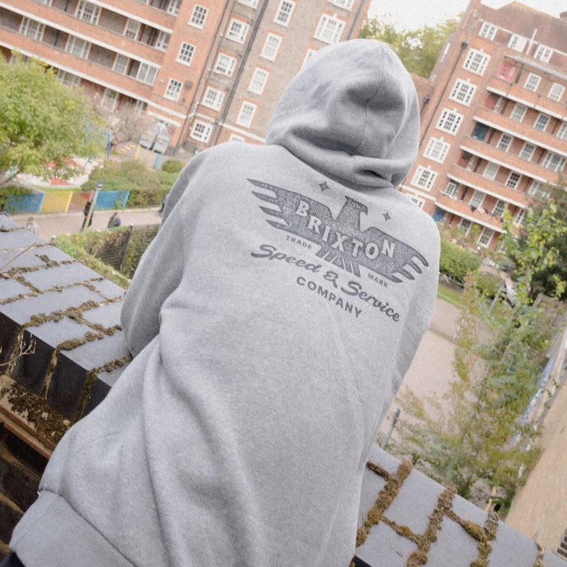 BRIXTON パーカー EWING HOODIE (Heather Gray) 着用画像 背面