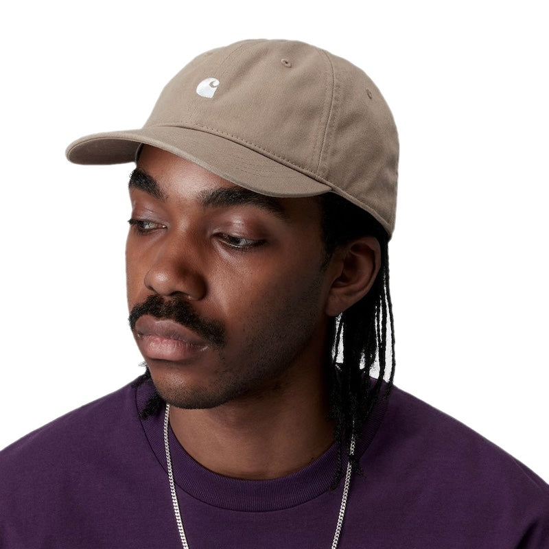 Carhartt WIP キャップ MADISON LOGO CAP レザー 正面 着用画像