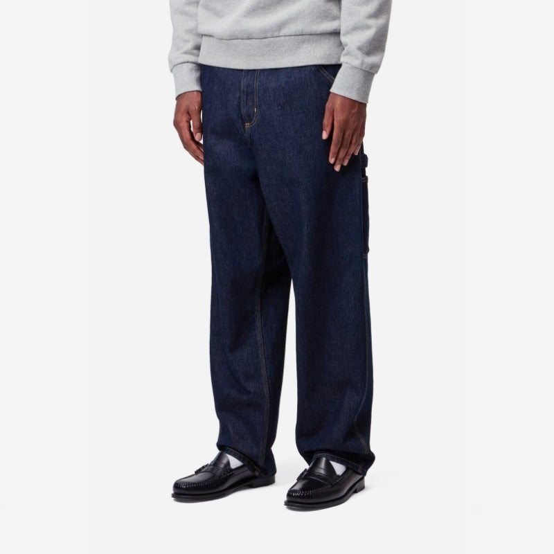 Carhartt WIP デニムパンツ SINGLE KNEE PANT ブルー 着用画像 正面 斜め