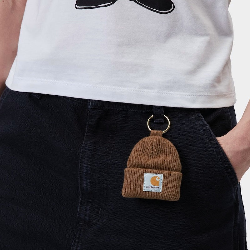 Carhartt WIP キーホルダー MINI WATCH HAT KEYCHAIN ブラウン 着用画像