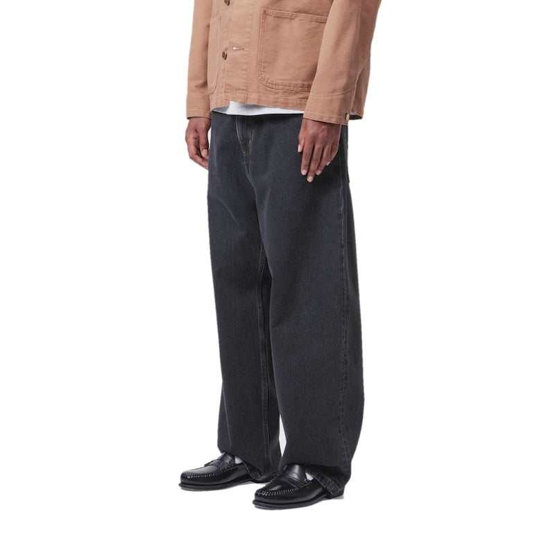 Carhartt WIP デニムパンツ BRANDON PANT ブラックストーンウォッシュ 着用画像 斜め