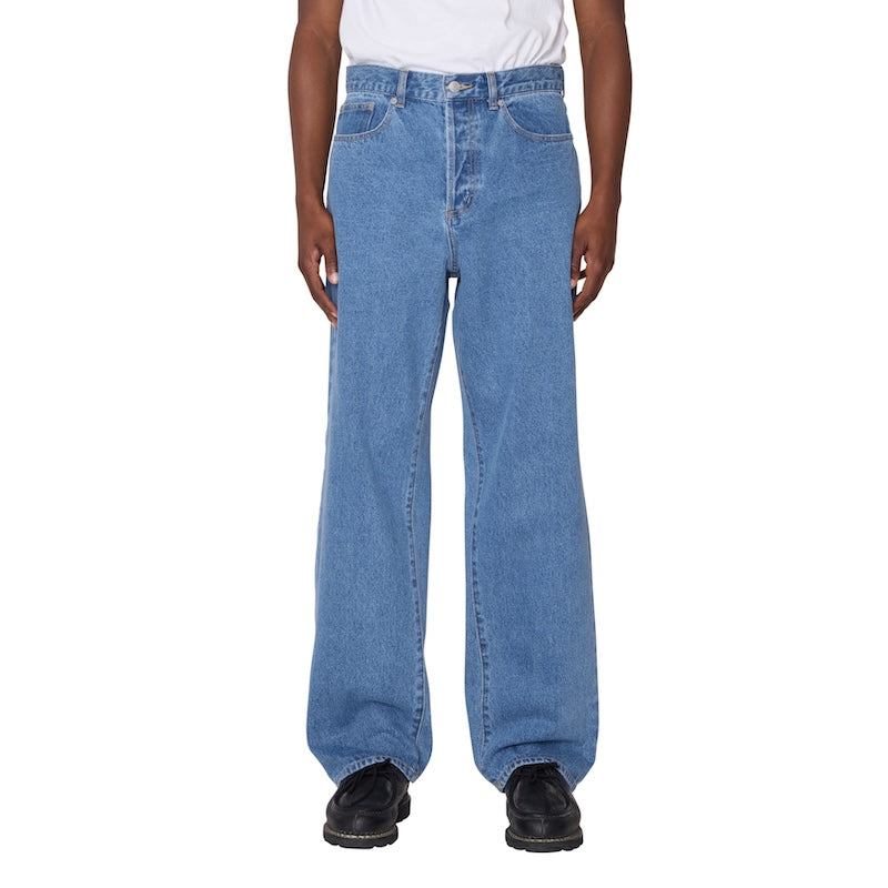 OBEY デニムパンツ CLASSIC BAGGY DENIM ライトインディゴ 着用画像 正面