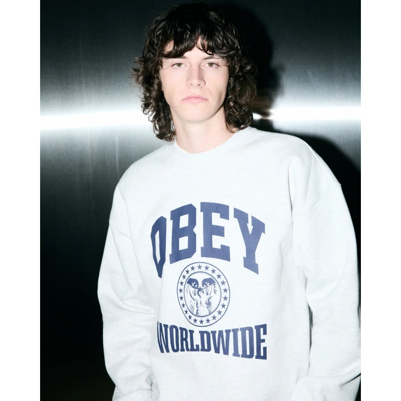 OBEY クルースウェット WORLDWIDE UNI EXTRA HEAVY CREWNECK SWEAT グレー 着用画像 クローズアップ