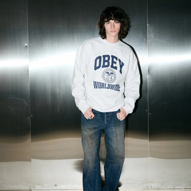 OBEY クルースウェット WORLDWIDE UNI EXTRA HEAVY CREWNECK SWEAT グレー 着用画像 全身