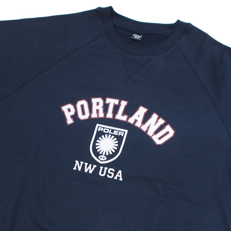 POLeR クルースウェット PORTLAND RAGLAN CREW SWEAT ネイビー グラフィック