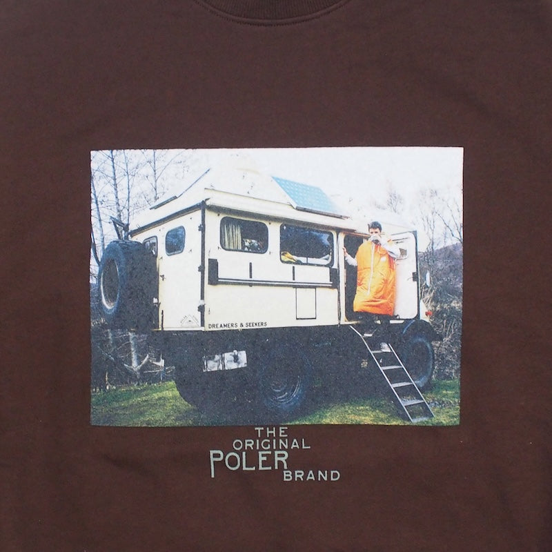 POLeR クルースウェット POLER PHOTO CREW SWEAT (Brown) 商品画像 フロントプリント
