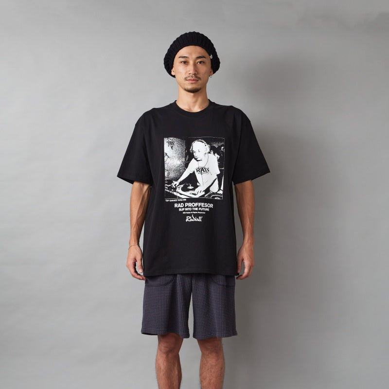RADIALL Tシャツ E=MC2 CREW NECK T-SHIRT S/S ブラック 着用画像