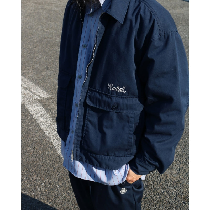 RADIALL ジャケット MOTIVE ZIP UP JACKET ネイビー 着用画像 正面 クローズアップ