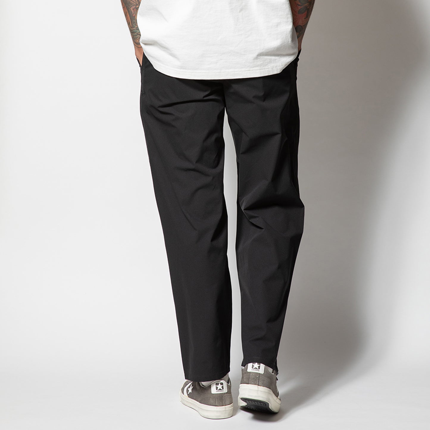 ROARK REVIVAL　パンツ　"TRAVEL PANTS 2.0 ROAM FREE FLEX - RELAX TAPERED FIT"　(Black)