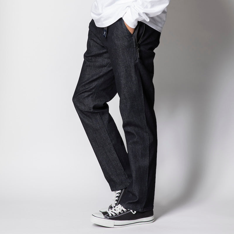 ROARK REVIVAL　パンツ　"TRAVELPANT DENIM - STANDARD FIT"　(Raw)