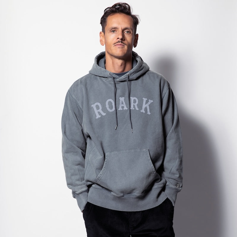 ROARK REVIVAL　パーカー　"MEDIEVAL LOGO P/O HOOD SWEAT"　(Charcoal)