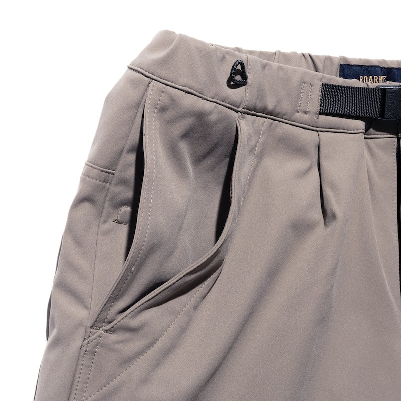 ROARK　パンツ　"TRAVELPANT ROAM FREE w/SOLONA - STANDARD"　(Toupe)