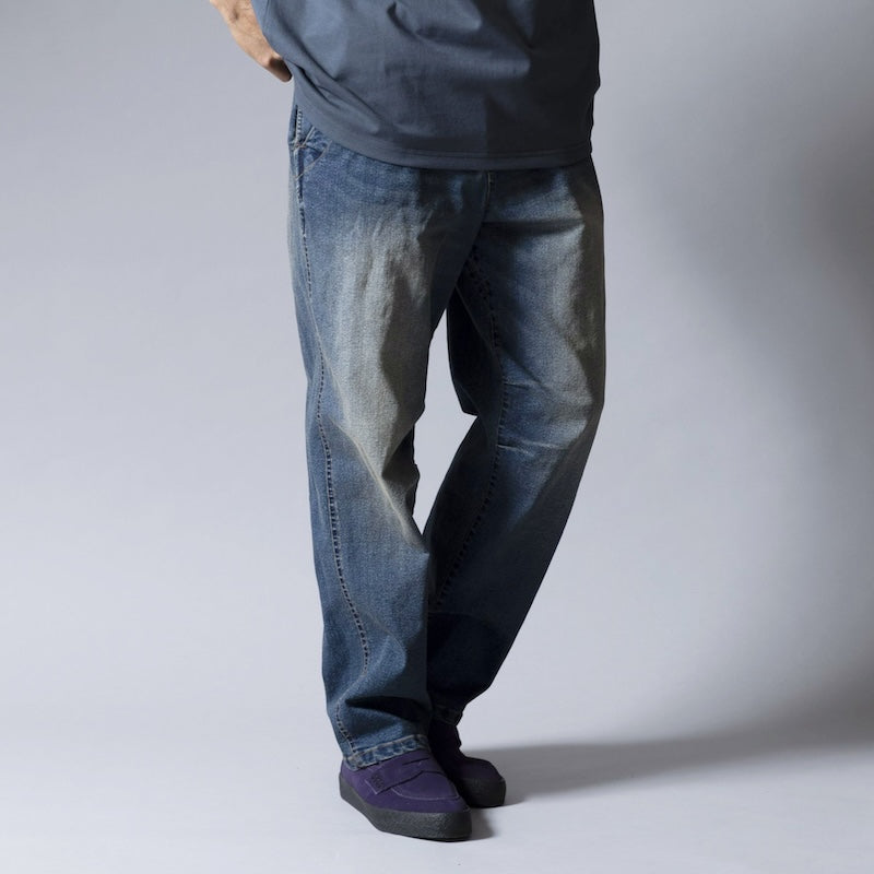 ROARK パンツ TRAVEL PANT DENIM - RELAX ストーンウォッシュ 着用画像 正面