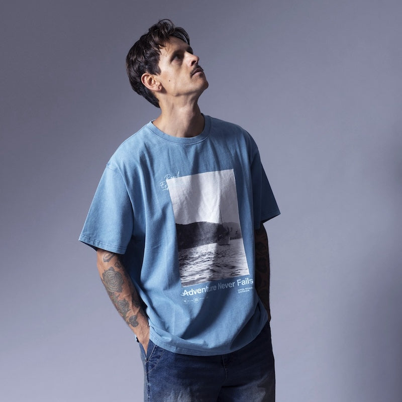 ROARK Tシャツ ANF PHOTO WELL WORN TEE ブルー 着用画像 正面 2