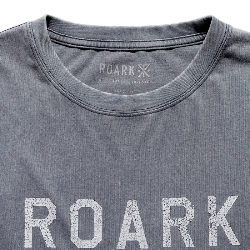 ROARK Tシャツ ROAD TRIP WELL WORN TEE グレー  商品画像 首元