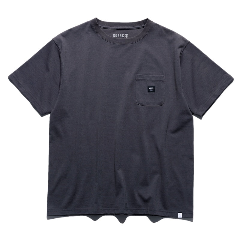 ROARK Tシャツ LABEL POCKET FINE TECH DRY TEE チャコール 商品画像 正面