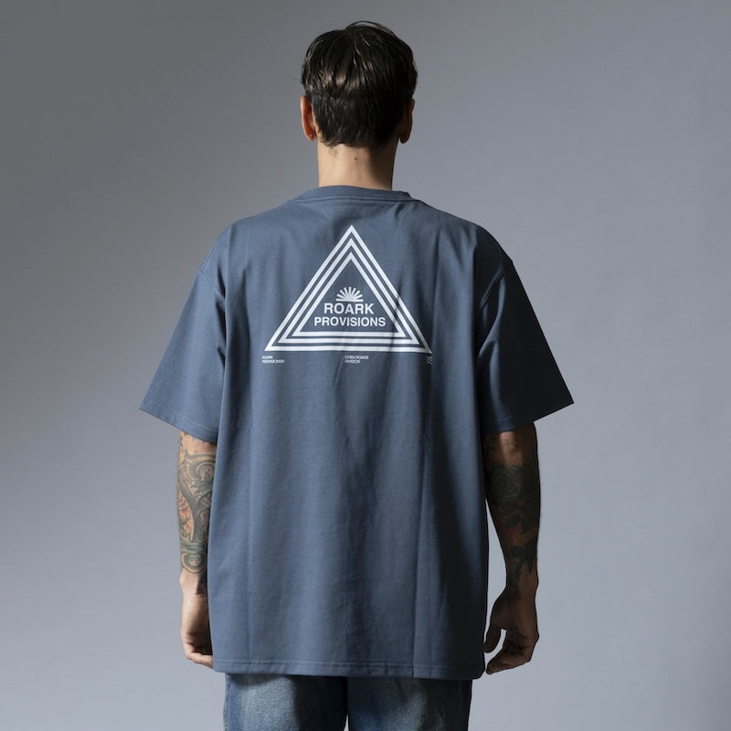 ROARK Tシャツ PROVISIONS FINE TECH DRY TEE オリオン 着用画像 背面