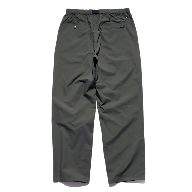 ROARK パンツ TRAVEL PANT ROAMFREE - RELAX ダークアーミー 商品画像 背面