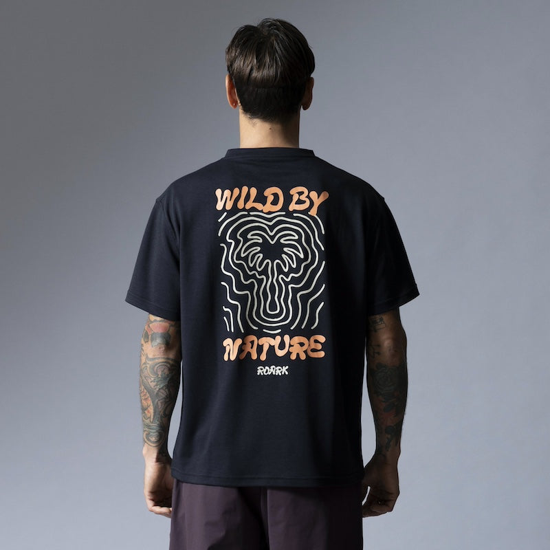 ROARK Tシャツ WILD BY NATURE DriRelease TEE ブラック 着用画像 2