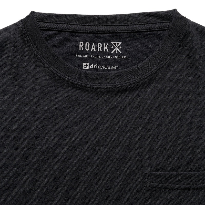 ROARK Tシャツ LABEL POCKET DriRelease TEE ブラック 商品画像 首元