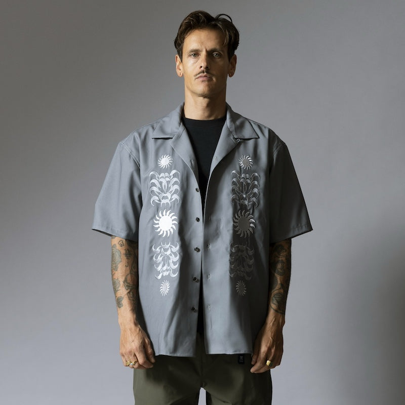 ROARK S/Sシャツ PALM EMBROIDERY GONZO S/S (Moon) 着用画像 正面