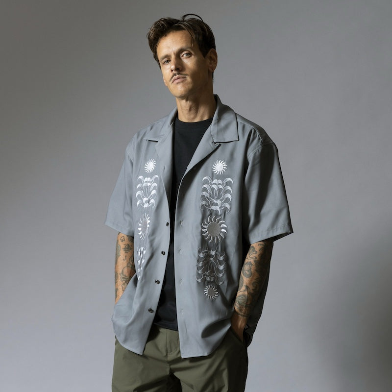 ROARK S/Sシャツ PALM EMBROIDERY GONZO S/S (Moon) 着用画像 正面 2