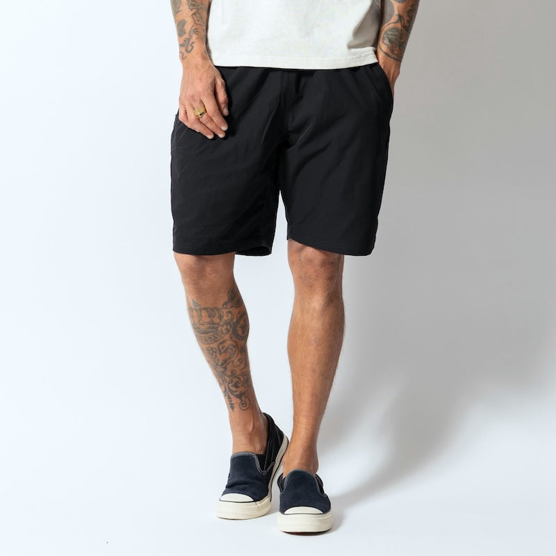 ROARK ショーツ BOATMAN TECH SHORTS2.0 ブラック 着用画像 正面