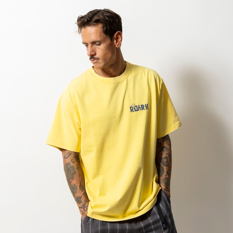 ROARK Tシャツ CLOUD 9 WELL WORN TEE イエロー 着用画像 正面 1