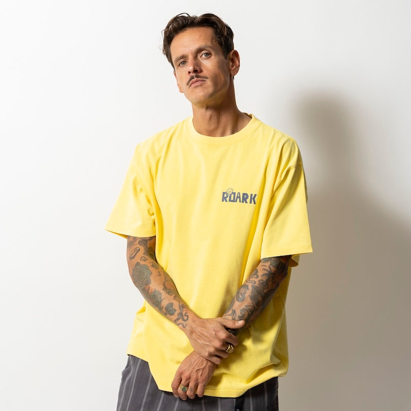 ROARK Tシャツ CLOUD 9 WELL WORN TEE イエロー 着用画像 正面 2