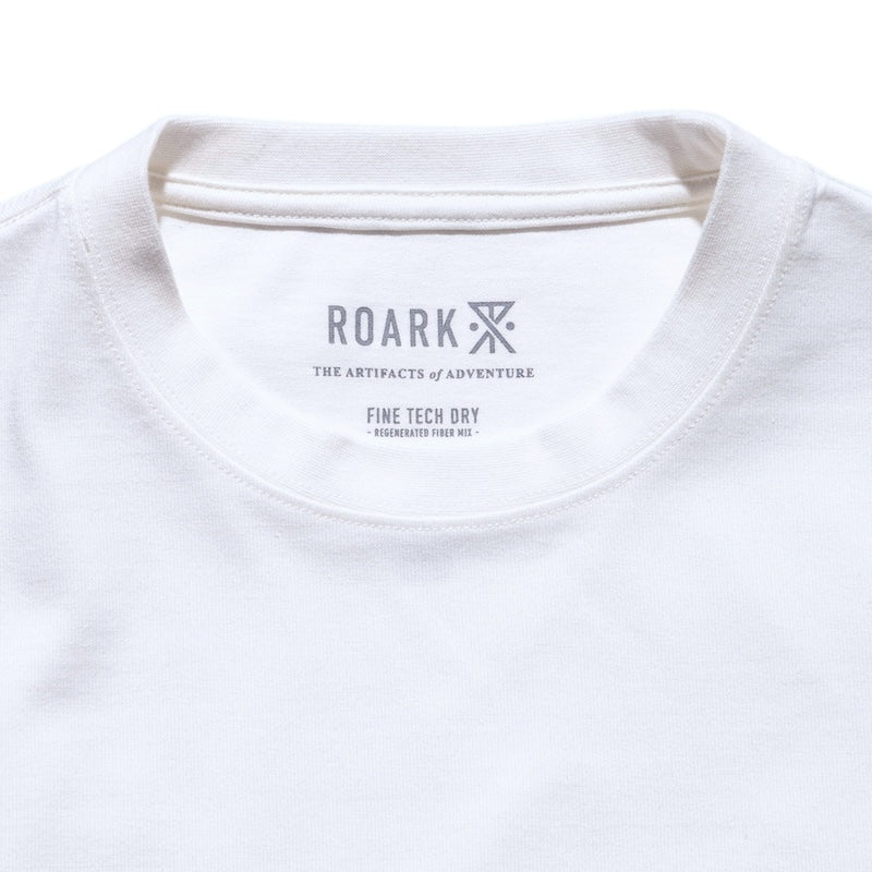 ROARK Tシャツ ROAD TRIP CLUB FINE TECH DRY TEE ホワイト 商品画像 首元